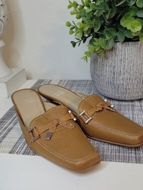Stuart Weitzman Slip-On Mule Loafers in Tan SZ 4M